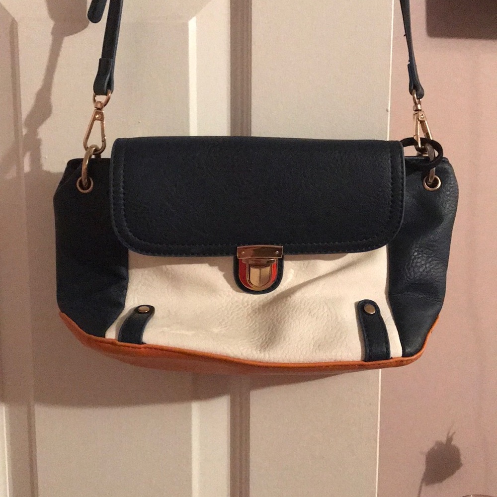 Charming Charlie’s purse. In good conditions.